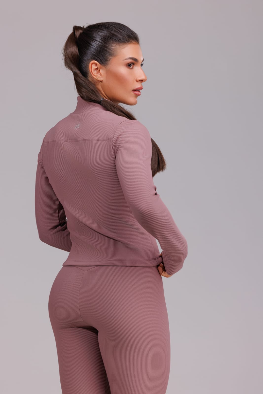 Campera cropped acanalada