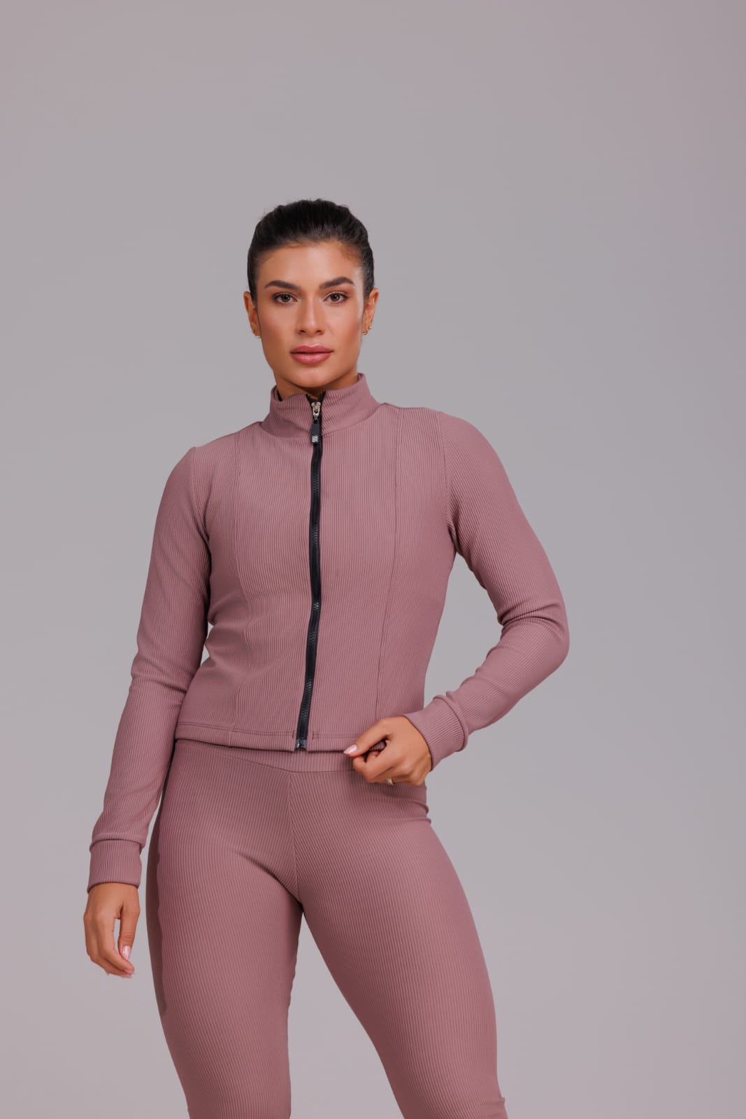 Campera cropped acanalada