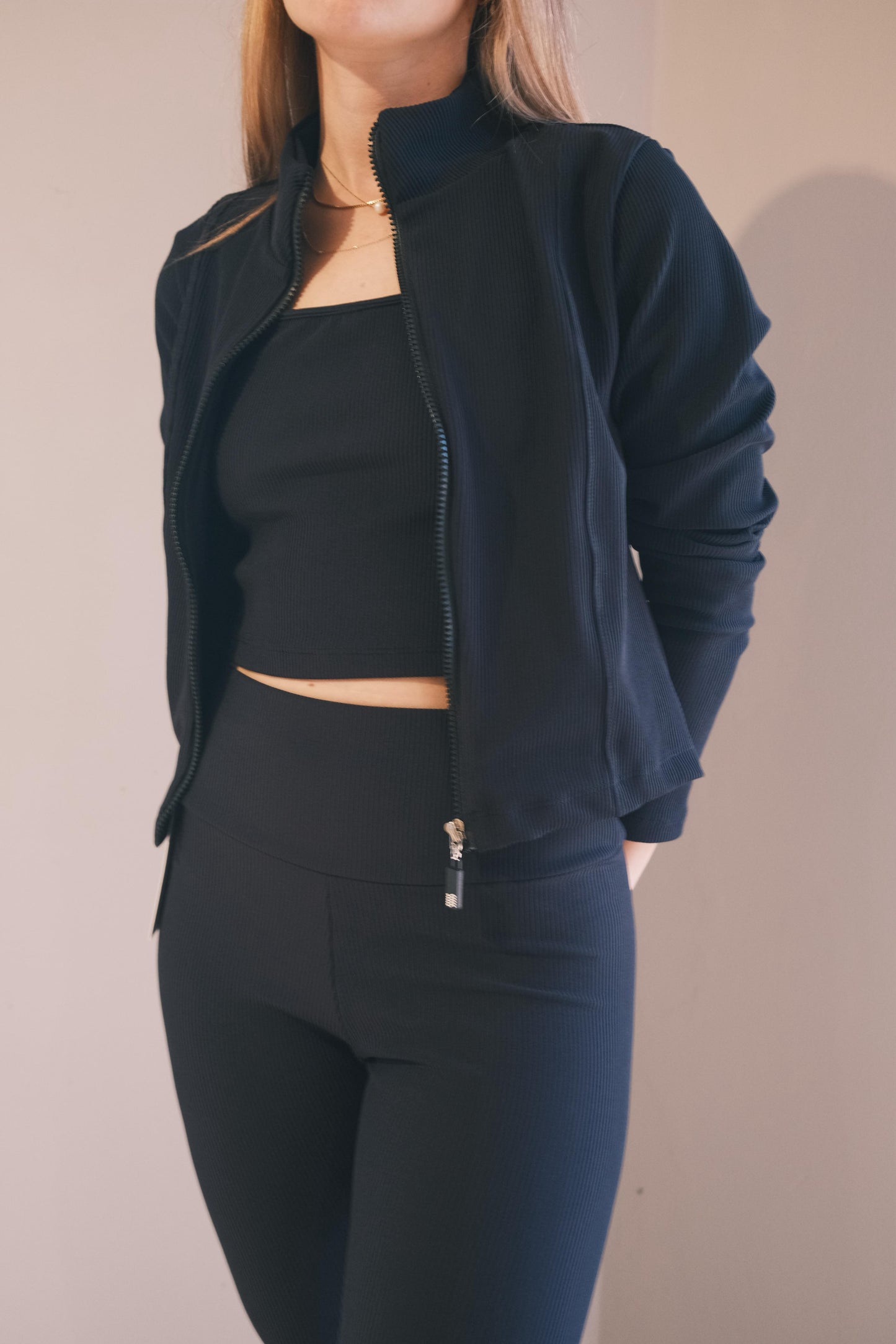 Campera cropped acanalada